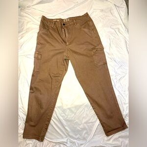 Universal Thread Women's Tan Boyfriend Cargo Pants. Very lightly worn.